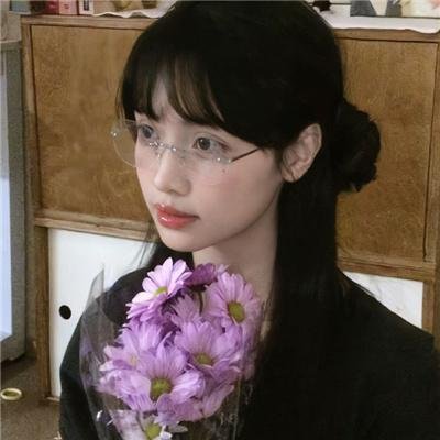 小姑娘艾萝依